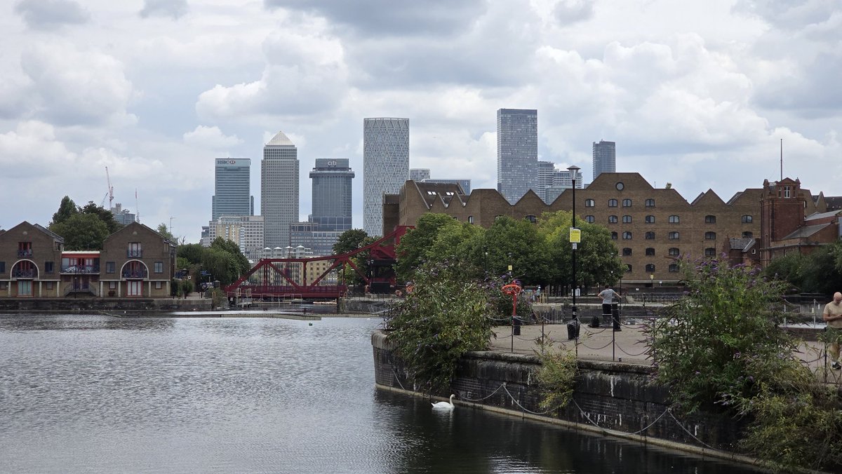 BerkeleySqB's tweet image. Nice 27k afternoon run from Canary Wharf to Richmond. 1st 9k from Canary Wharf to St James&apos;s Park with Ellie. (S)