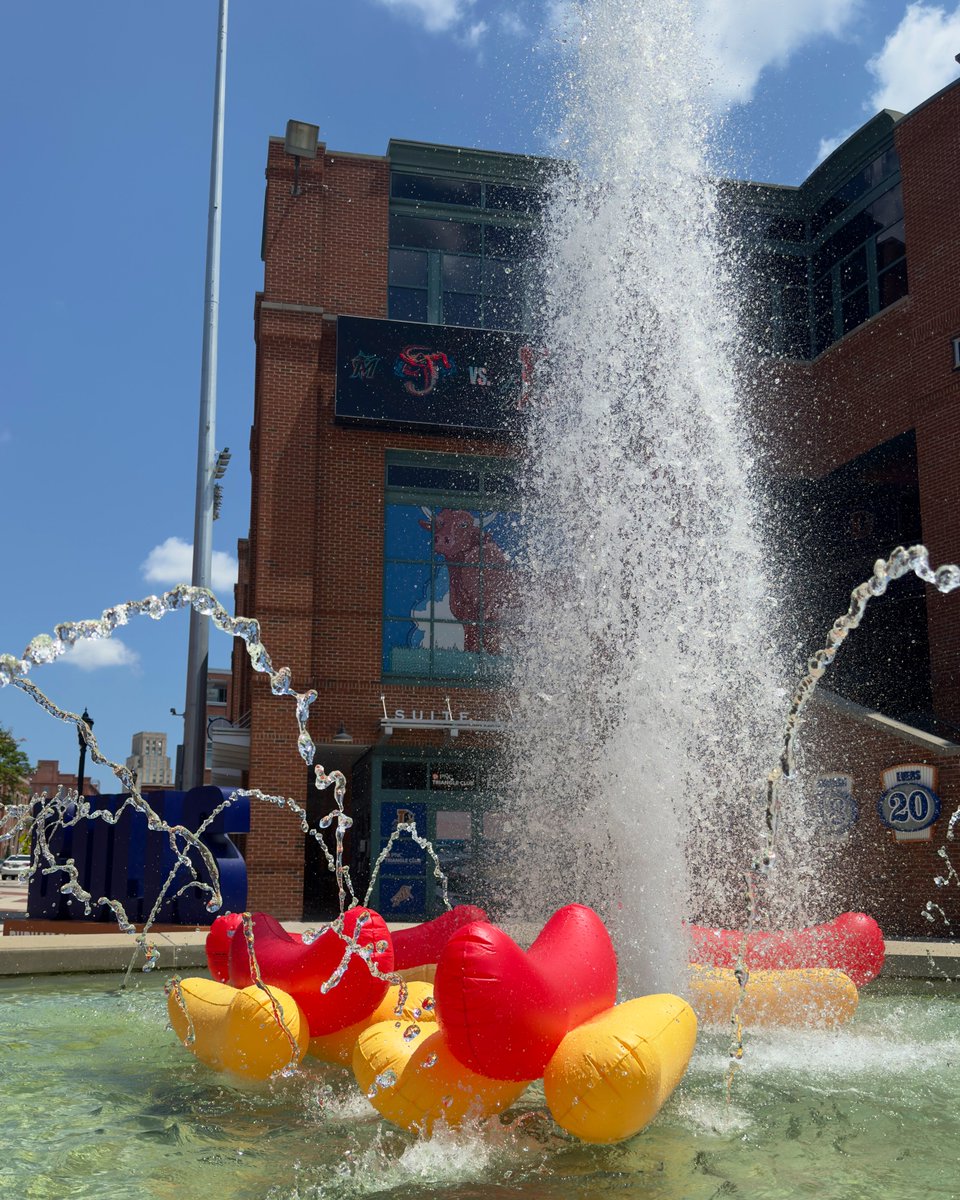 DurhamBulls's tweet image. Hot diggity dog!

We’re ready to give away 5,030 Sahlen’s hot dogs starting when gates open at 4pm today.

Join us: ticketmaster.com/durham-bulls-v…