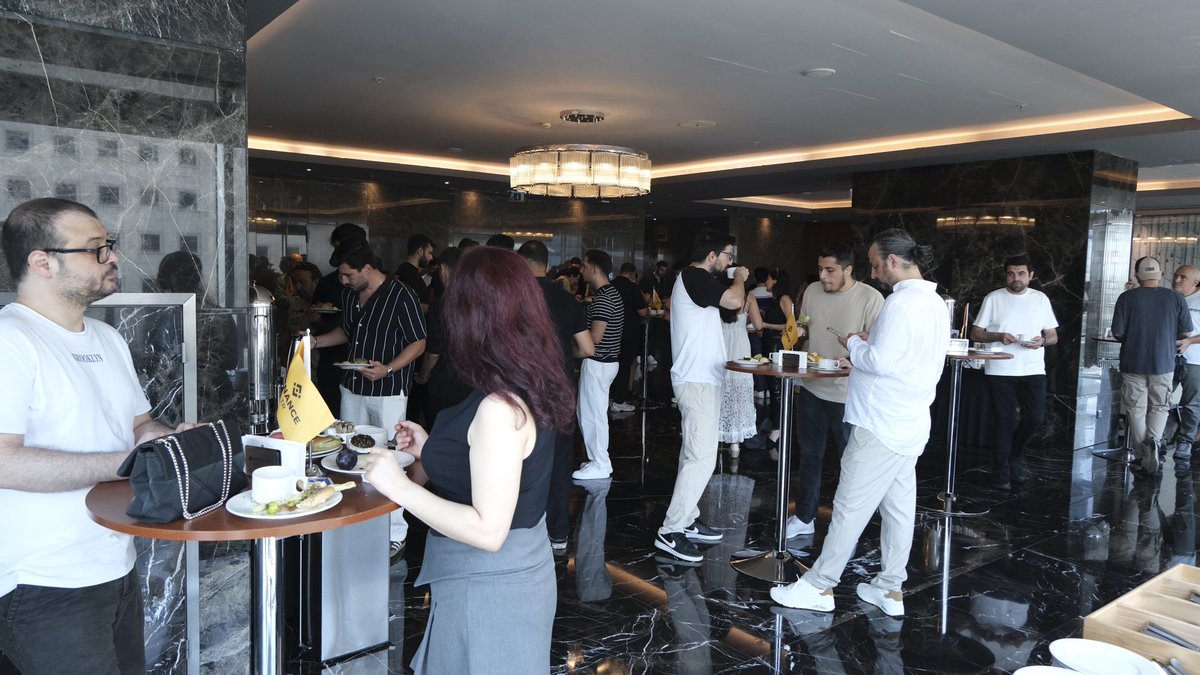 Kıvanç Özbilgiç (@kivancozbilgic) on Twitter photo Bugün #BinanceMeetupIstanbul etkinliğine gelen arkadaşlarla tanışma ve sohbet fırsatı buldum.
Launchpool, HODLer Airdrop, Staking ve otomatik yatırımla ilgili detaylı anlatımlar yapıldı.
Harika etkinlik için, tüm katılımcılara ve <a href="/BinanceTR/">Binance TR</a> ekibine çok teşekkür ederim. 🙏🏻 Bugün #BinanceMeetupIstanbul etkinliğine gelen arkadaşlarla tanışma ve sohbet fırsatı buldum.
Launchpool, HODLer Airdrop, Staking ve otomatik yatırımla ilgili detaylı anlatımlar yapıldı.
Harika etkinlik için, tüm katılımcılara ve <a href="/BinanceTR/">Binance TR</a> ekibine çok teşekkür ederim. 🙏🏻