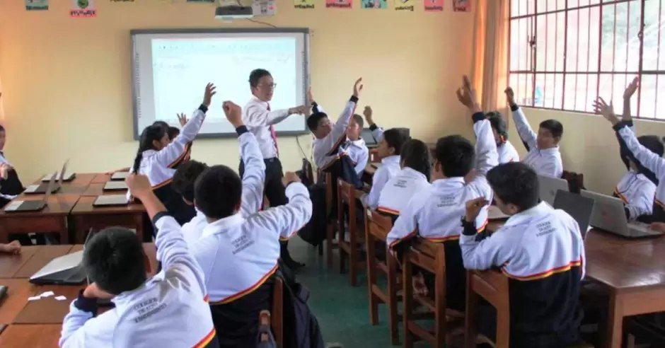 FCPeru7's tweet image. ESTÁ BIEN QUE SE DICTE INTELIGENCIA EMOCIONAL EN LAS ESCUELAS, PERO DEBE SER DENTRO DE LA INTEGRIDAD DEL SER HUMANO QUE COMPRENDE TAMBIÉN LA RACIONALIDAD Y LA ESPIRITUALIDAD.
DE LO CONTRARIO SERÁ PURA TEORÍA COMO SIEMPRE.
ES IGUAL EL EJEMPLO DE HOY, LAS ESCUELAS Y…