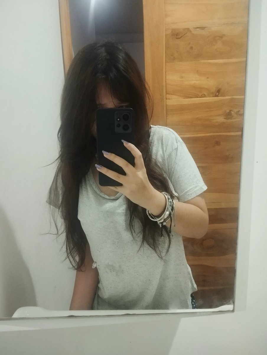 a3xspr1's tweet image. why does my hair always look best when its the middle of the night and j have nowhere to be☹️ ignore how fat i look btwq thx