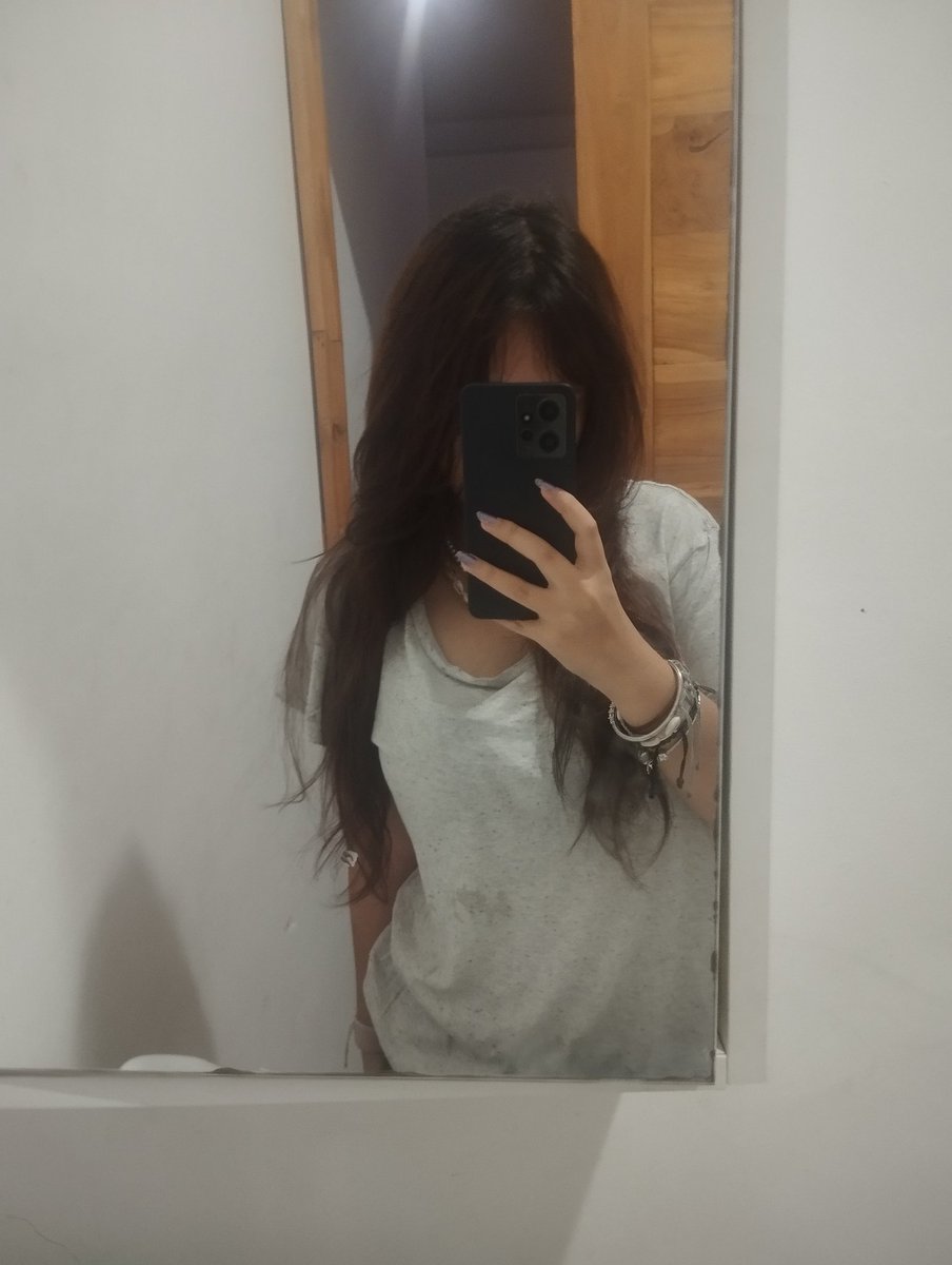 a3xspr1's tweet image. why does my hair always look best when its the middle of the night and j have nowhere to be☹️ ignore how fat i look btwq thx
