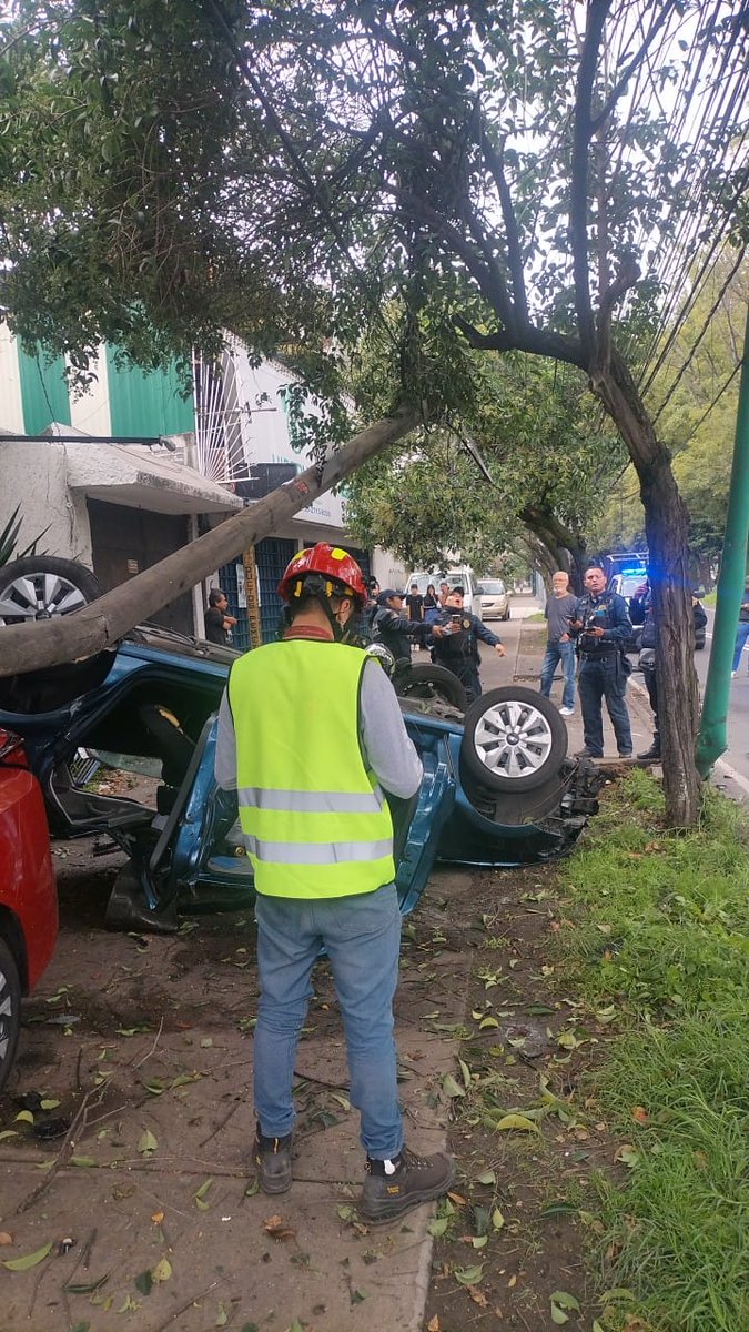 luismiguelbaraa's tweet image. Volcadura en Periférico a la altura de Vaqueritos con dirección a canal de Chalco. Precaución