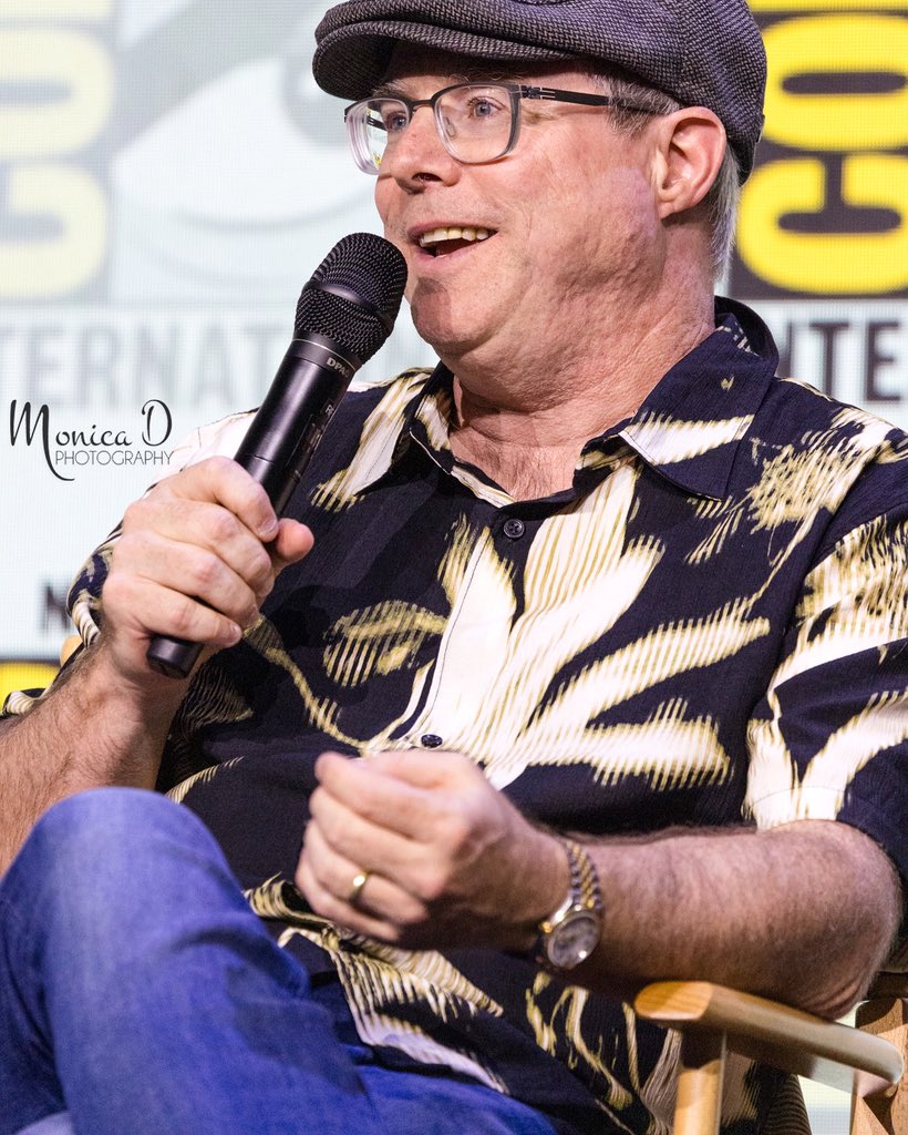 MonicaDPhoto's tweet image. Author Andy Weir on stage at San Diego Comic Con for the highly anticipated film Project Hail Mary, based on the book by Andy (author of The Martian). The film is due out in 2026. (It looks *so* good!)
#AndyWeir #projecthailmary #ryangosling #themartian #sdcc #sdcc2025