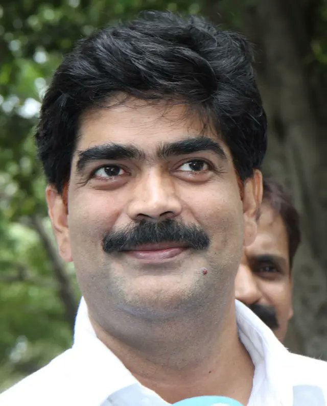 SN_Mehta11's tweet image. बात उस दौर की है जब 2005 से पहले लोग शाम 6 बजे के बाद बाहर निकलने से डरते थे! जी हां, बात कर रहे हैं शहाबुद्दीन के फैले आतंक की।

आज लालटेनिया टोली के कुछ लोग सिवान के कुख्यात अपराधी शहाबुद्दीन को मसीहा घोषित करते कतई बाज नहीं आते , लेकिन क्या आप जानते हैं जब बिहार में लालू यादव…