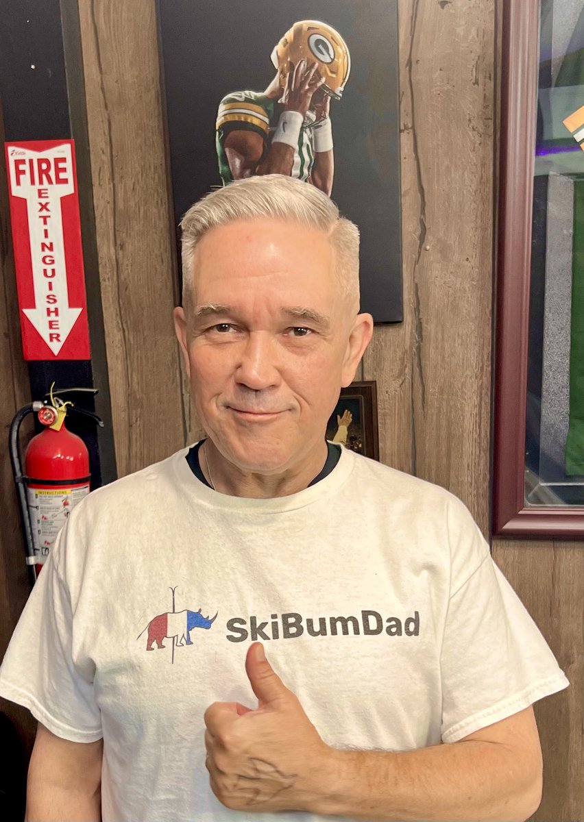 MikeMurdy's tweet image. A haircut can change your whole day 👊

I waited far too long to book with my barber and his schedule was full for the next 4 weeks 🤦‍♂️

When he texted back to ask if I could get to his shop in the next 10 minutes I jumped on it!

Another great reason to tip generously 👊
