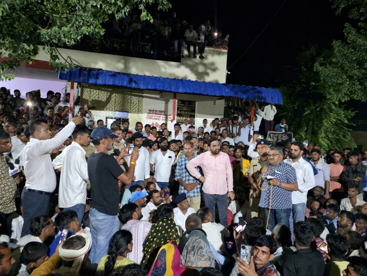 बाजवास (परबतसर) में स्वर्गीय रिछपाल मेघवाल के परिजनों के साथ इनकी मांगो के संदर्भ में प्रशासनिक अधिकारियों के साथ न्याय की आखिरी उम्मीद नागौर सांसद की मौजूदगी में वार्ता सफल