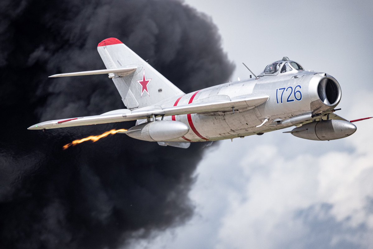 BlueBarronPhoto's tweet image. A few first edits from EAA Airventure 2025!