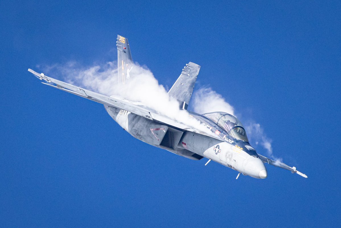 BlueBarronPhoto's tweet image. A few first edits from EAA Airventure 2025!