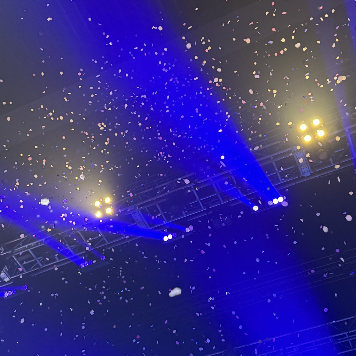 22l096's tweet image. 끝 !¡! 🤞🏻💜