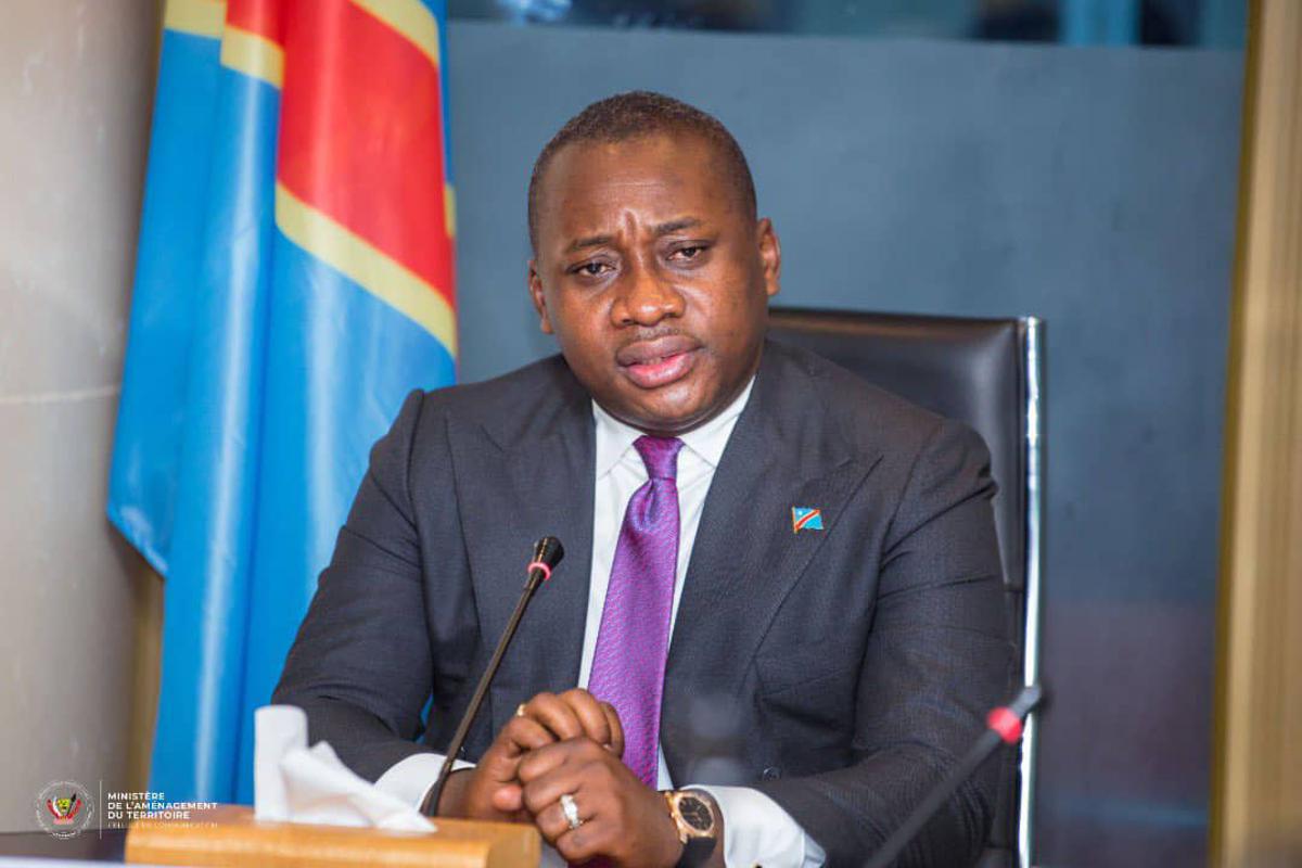baelenge_irenge's tweet image. Gouvernement Suminwa 2 : Toujours selon notre source, @PatrickMuyaya, @Guy_Loando et @molendosakombi seront maintenus. Muyaya resterait à la Communication, tandis que Molendo et Guy Loando changeraient de portefeuille.
Au sein du MLC, @bembajp a demandé à Tshisekedi de remplacer…
