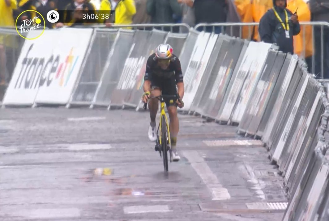 letour_col's tweet image. 🏁 ¡ÚLTIMO KM PARA VAN AERT!

#TDF2025