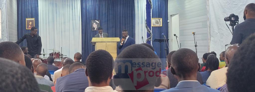 MessageProds's tweet photo. #Mp_Com
Campagne d'évangélisation au Tabernacle de l'Unite du Pasteur Damas Kasonga:les principaux chantres invités sont déjà sur le lieu. Il s'agit notamment de Tintini SIDI, Goël MAPOKO et Schadrac de Gloire. Ce n'est pas encore tard de nous rejoindre pour louer le Seigneur. https://t.co/Q0kLNJ9rFt