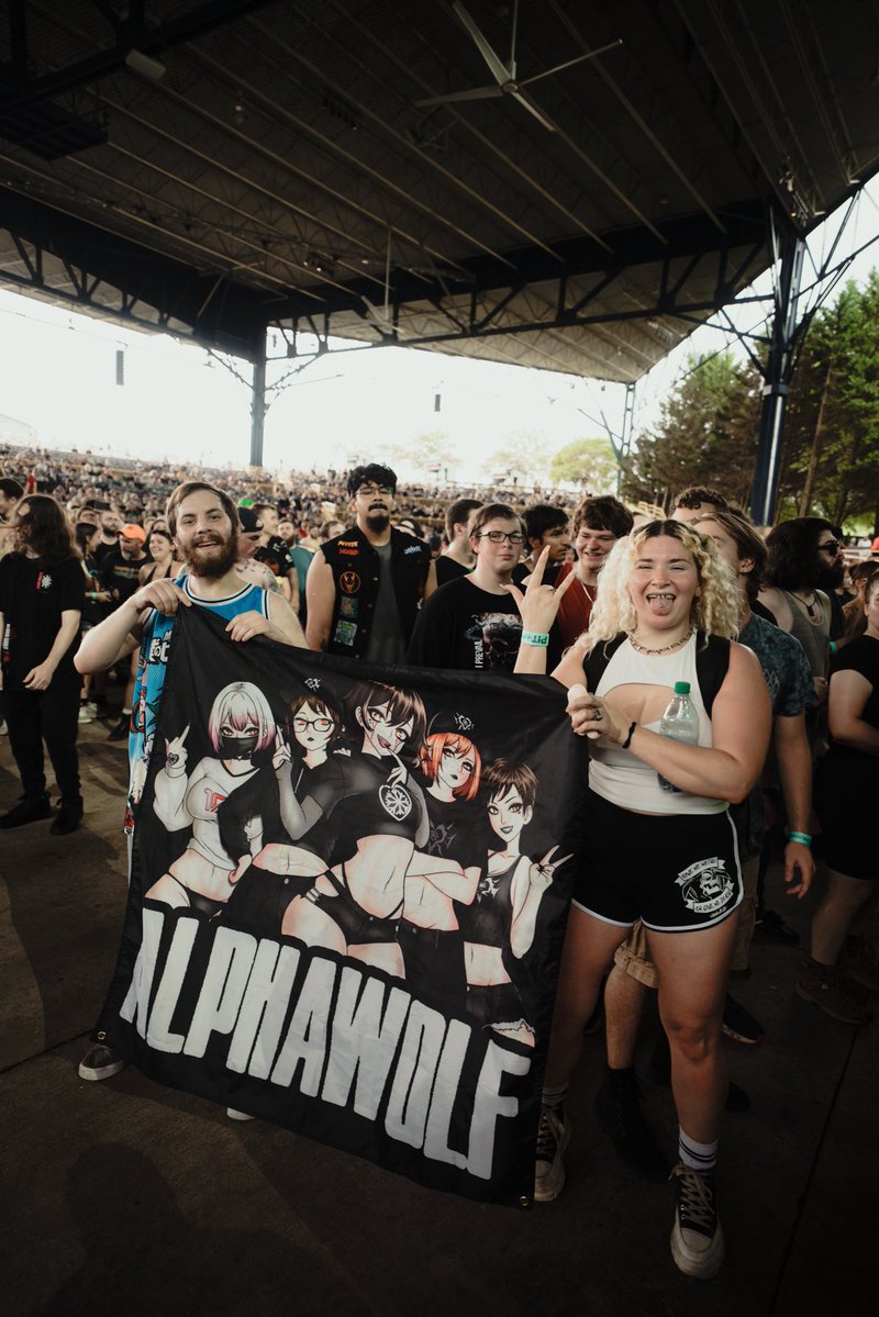 AlphaWolfCVLT's tweet image. Bristow, VA yesterday was one of our favourite shows this tour! Cheers for grooving in the early afternoon with us
Today is the last day of Summer Of Loud and we know that Charlotte, NC doesn’t screw around, see you at 3:40pm
P: @uglivia