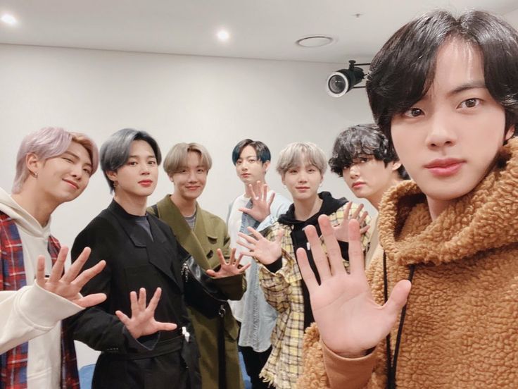 daily ot7 selca⁷ ia tweet media