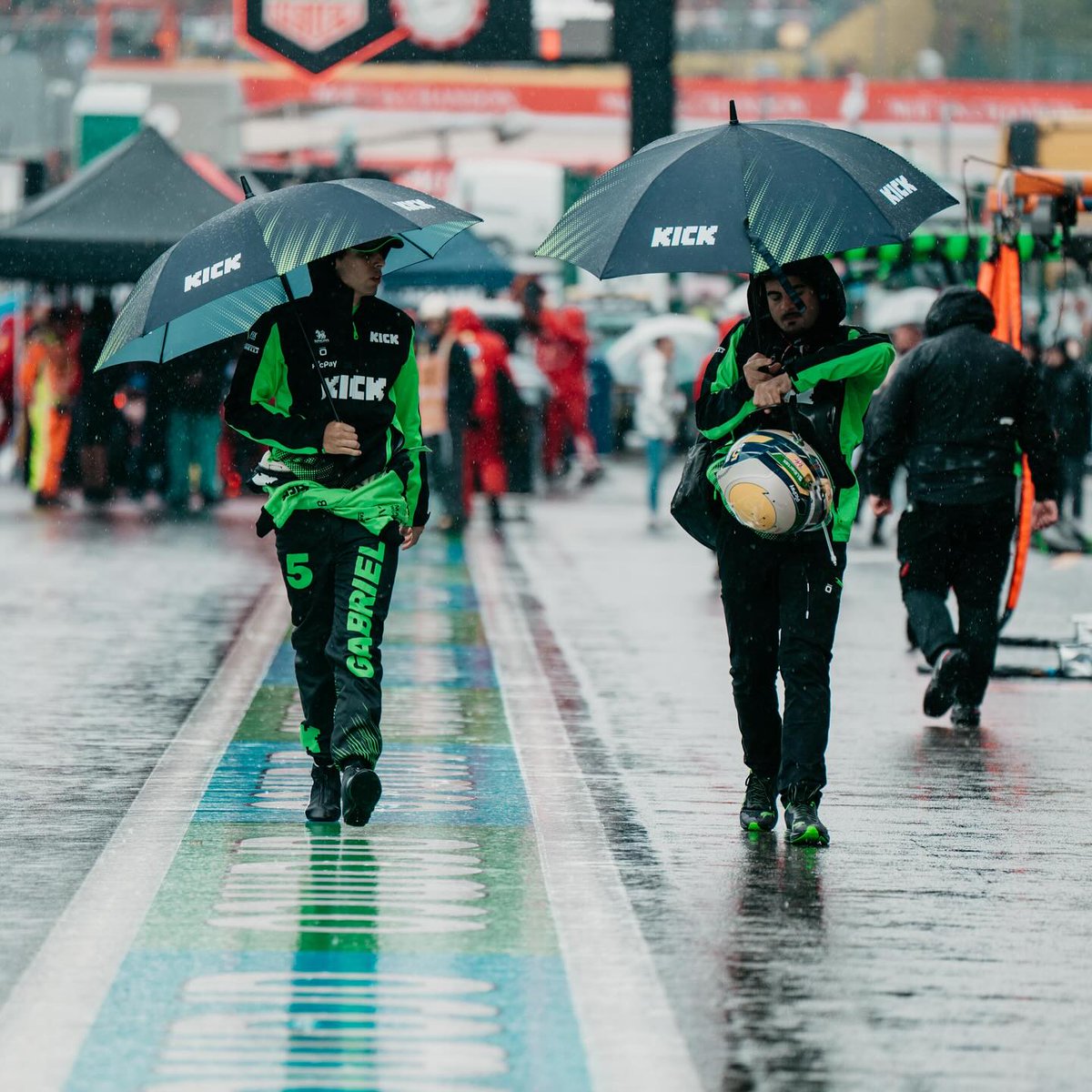UpdatesGB5's tweet image. 📲 Gabriel em post no IG:
"Pontosss!! Feliz com a corrida de hoje e com o final de semana em geral.
P9 era o que dava hoje, fizemos de tudo para alcançar o p8 mas faltou um pouco.
Semana que vem ja temos mais uma corrida em Budapest.
Vamos pra cima, obrigado a todos pelo apoio e…