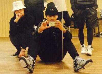 yeonismiles's tweet image. pussy facing the world