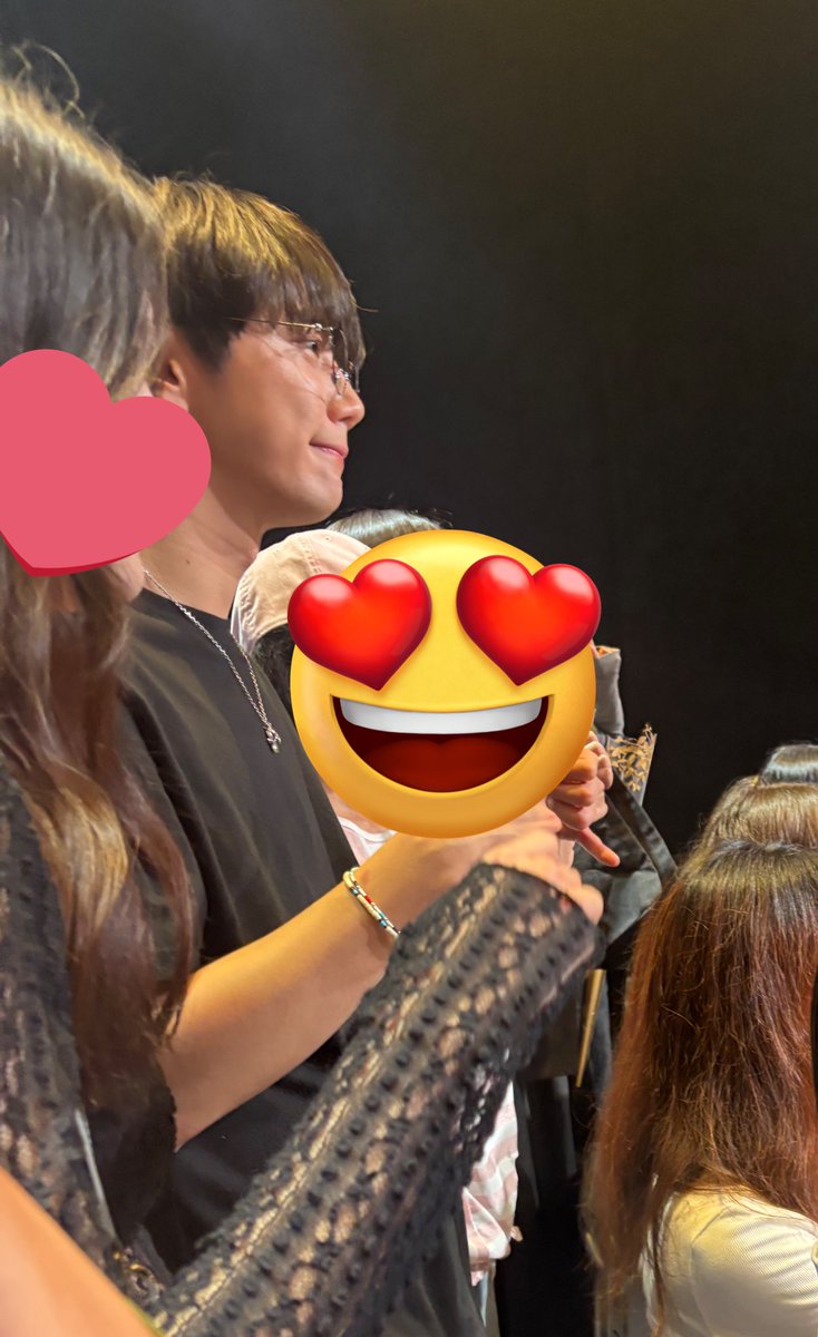bbnya0's tweet image. 이준영 좋앗던 점 말하라면 너무 많은데
단체사진 찍은후에 다음사진 찍어야돼서 정신없을 텐데도 나포함 휀걸들 저멀리 공연장 밖에 나갈때까지 지켜봐주다가 나가기전에 손흔드니까 준영이두 같이 손흔들어주면서 인사해줬다..😭😭😭
너무너무귀엽고차카니야..