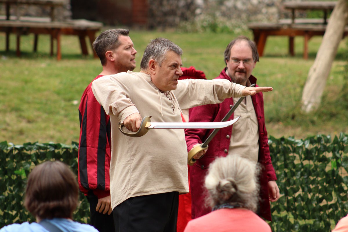 UnboundTheatre's tweet image. Our thanks to everyone who came to see us at @WycombeMuseum this afternoon. We had a ball thanks to the amazing museum team and the superb audience!
Catch 'As You Like It' over the next two weekends! Info here: unboundtheatre.co.uk/bucks-shakespe…
#TellGreatStories #BucksShakespeareFest