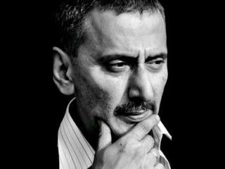 zaaeim's tweet image. يعني هيك...؟ بهالبساطة؟
شوية بخور، شوية ترتيل، وكاهن عم بيقول: "نطلب الراحة لعبدك زياد..."
عبدك؟!
(يضحك بخفة)
آخ يا بيّي… قولكن سامعني؟
يقول #زياد_الرحباني من داخل التابوت في كنيسة بكفيا غدا .....