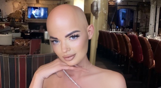 potassiurn's tweet photo. this is lowkey helena's karma for drawing so much happiness from draining shakira all these weeks and she would never be straight up with shakira the way shakira told her everything #LoveIsland #LoveIslandUK https://t.co/KKKq87kLoD