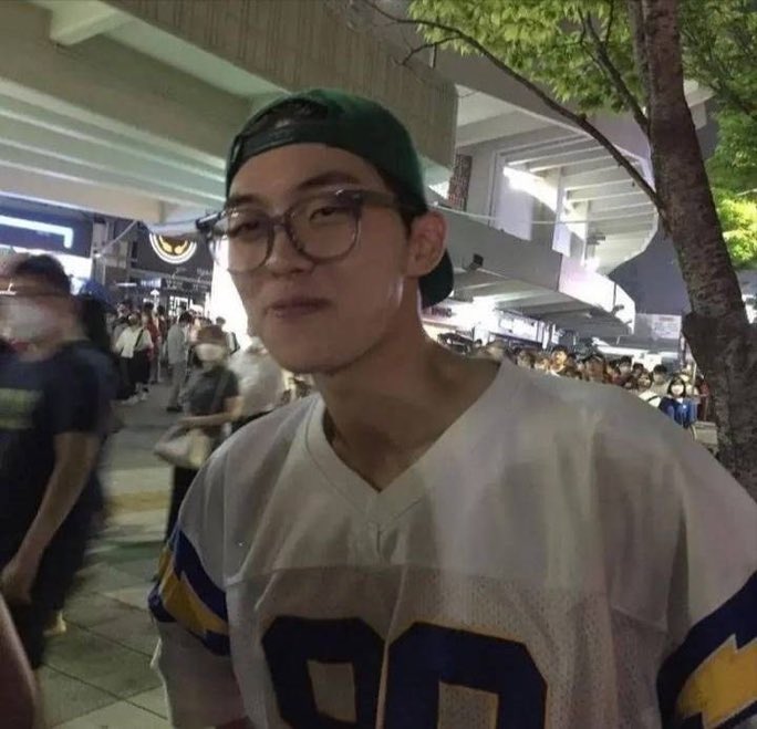 doheerim's tweet image. i think this is the most attractive hyunwook has ever looked. like he’s so boyfriend