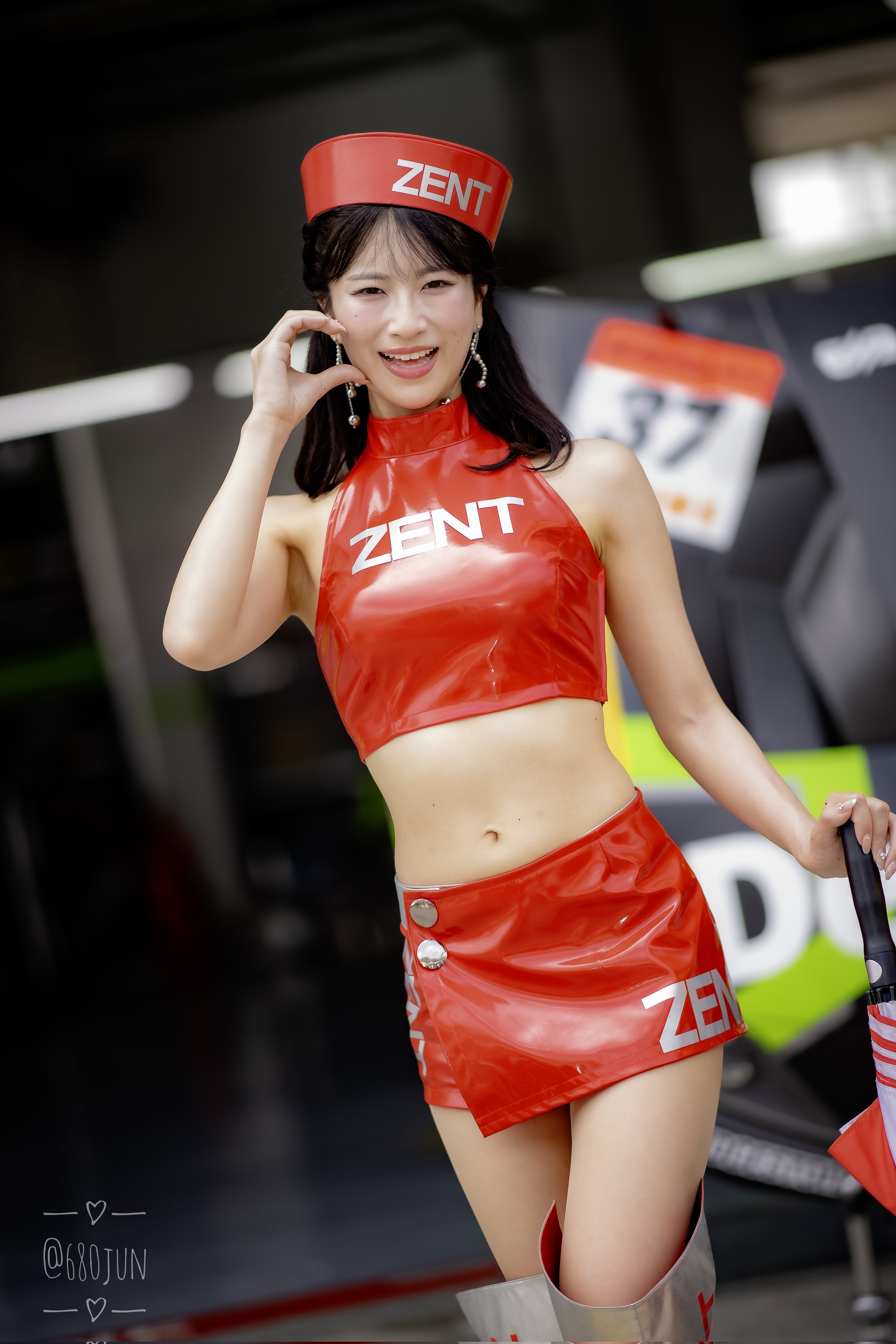 たいらーさん 予約]LCD MODELS 1/18 (ダイキャスト製) ランドクルーザー300 ZX