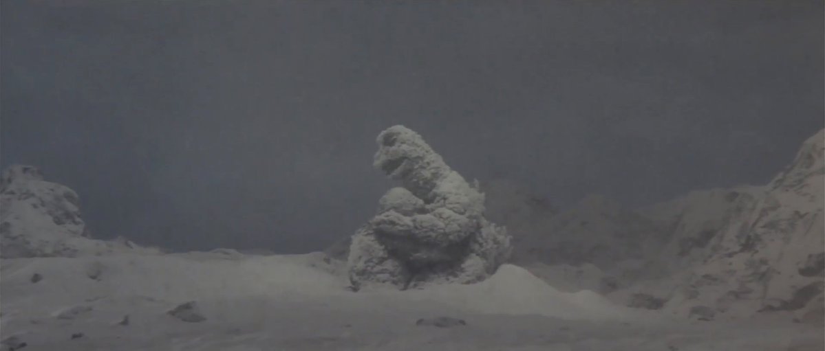 M3S0soic's tweet image. #GojiRewatch25
In terms of chronology the last time we saw Godzilla was when he was about to begin hibernation. In Godzilla vs. Hedorah he's first seen coming in the sunlight, an unquestionable hero. Not sure if it's intentional continuity and character development
I'll say it is