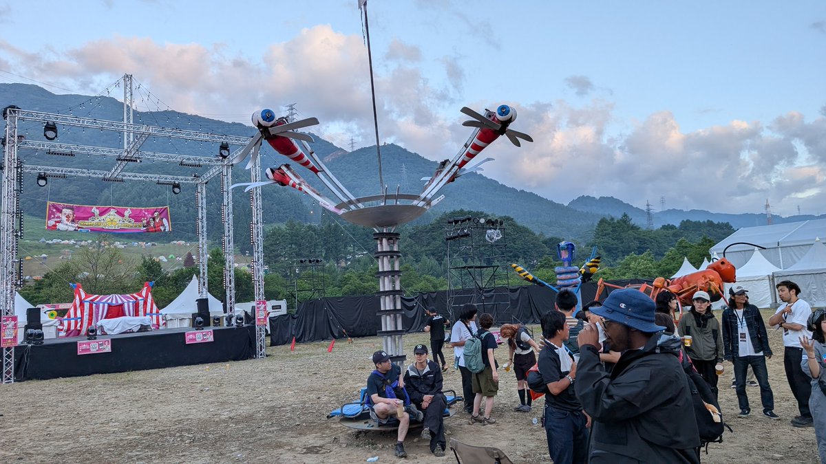 hello_m_hamp's tweet image. #fujirock #フジロック
ぼっちとはいえ諦めが悪いんで、最後の最後は踊り明かした!
そういやカジノ最後精算してから、バー側で『日曜日よりの使者』流れて、あー今年も終わりかーってなってたなー