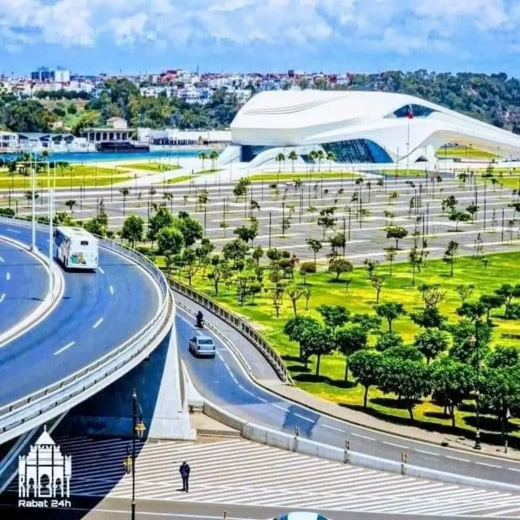 SamKabera's tweet image. Dore imishinga migari twiteze kuri Minisiteri y'Ibikorwaremezo iyobowe na @Dr_JimmyGasore hamwe na @Jadouwihanganye Ir byahamye
1. Ikibuga cy'indege cya Kigali (Bugesera)
2. Gare ya Nyabugogo
3. Umuhanda wa Gari ya Moshi Tanzania(Isaka)- Rwanda (Kigali),
Twongeyemo n'amazi abura