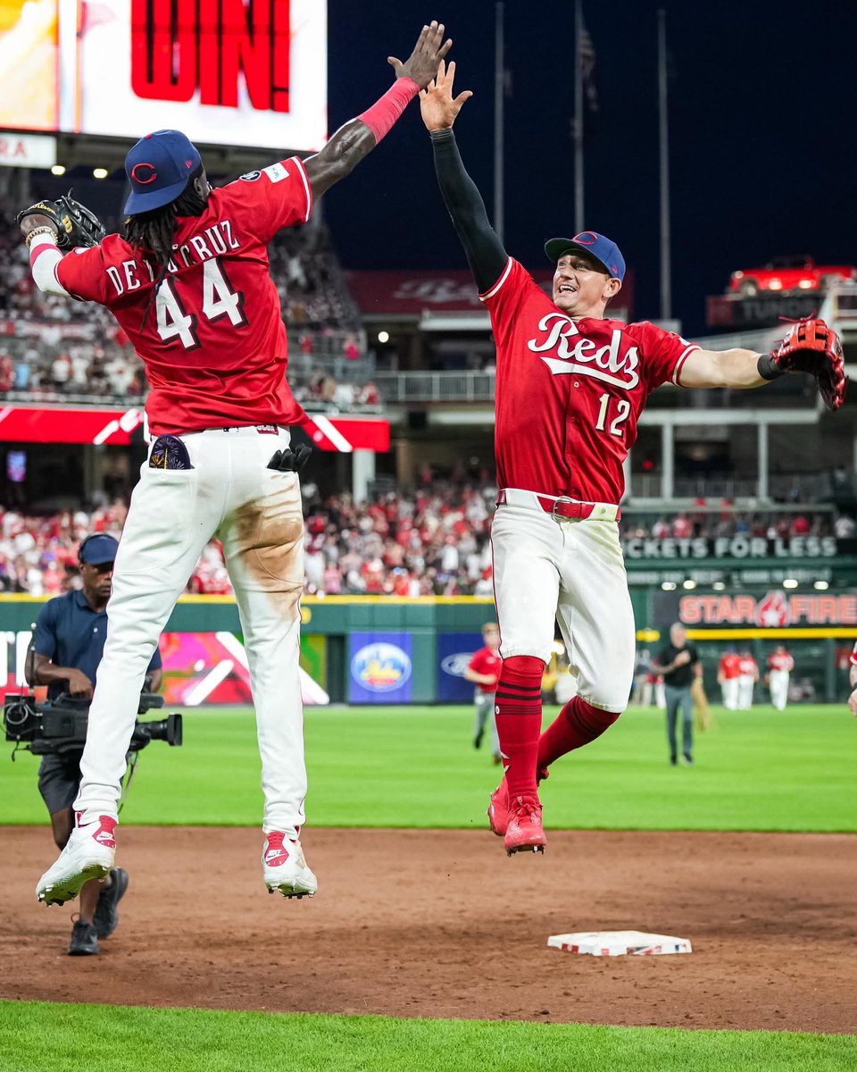 REDS HAVE WON 10 OF THEIR LAST 14. 🔥 

KEEP IT ROLLING.