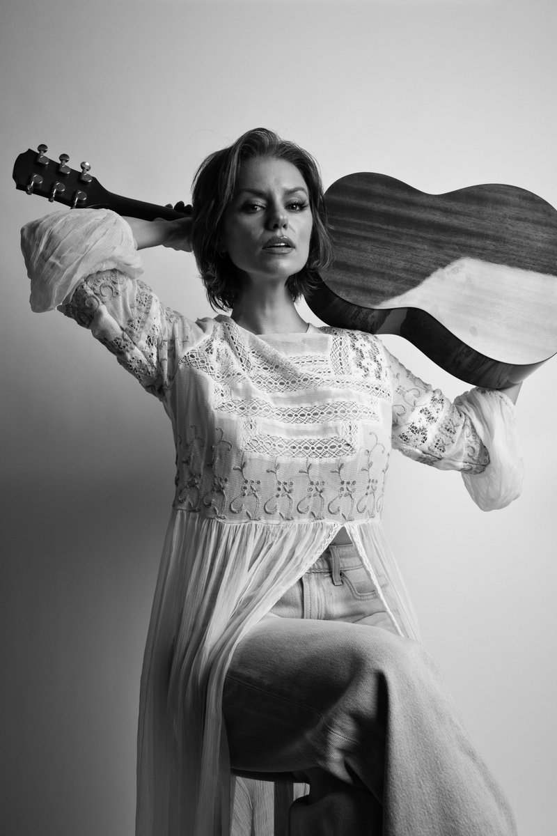 BeyondtheMicPod's tweet image. If you haven&apos;t heard my follow up conversation with incredible singer songwriter Therese Curatolo, please take a listen!

go.goodpods.com/c65P6E