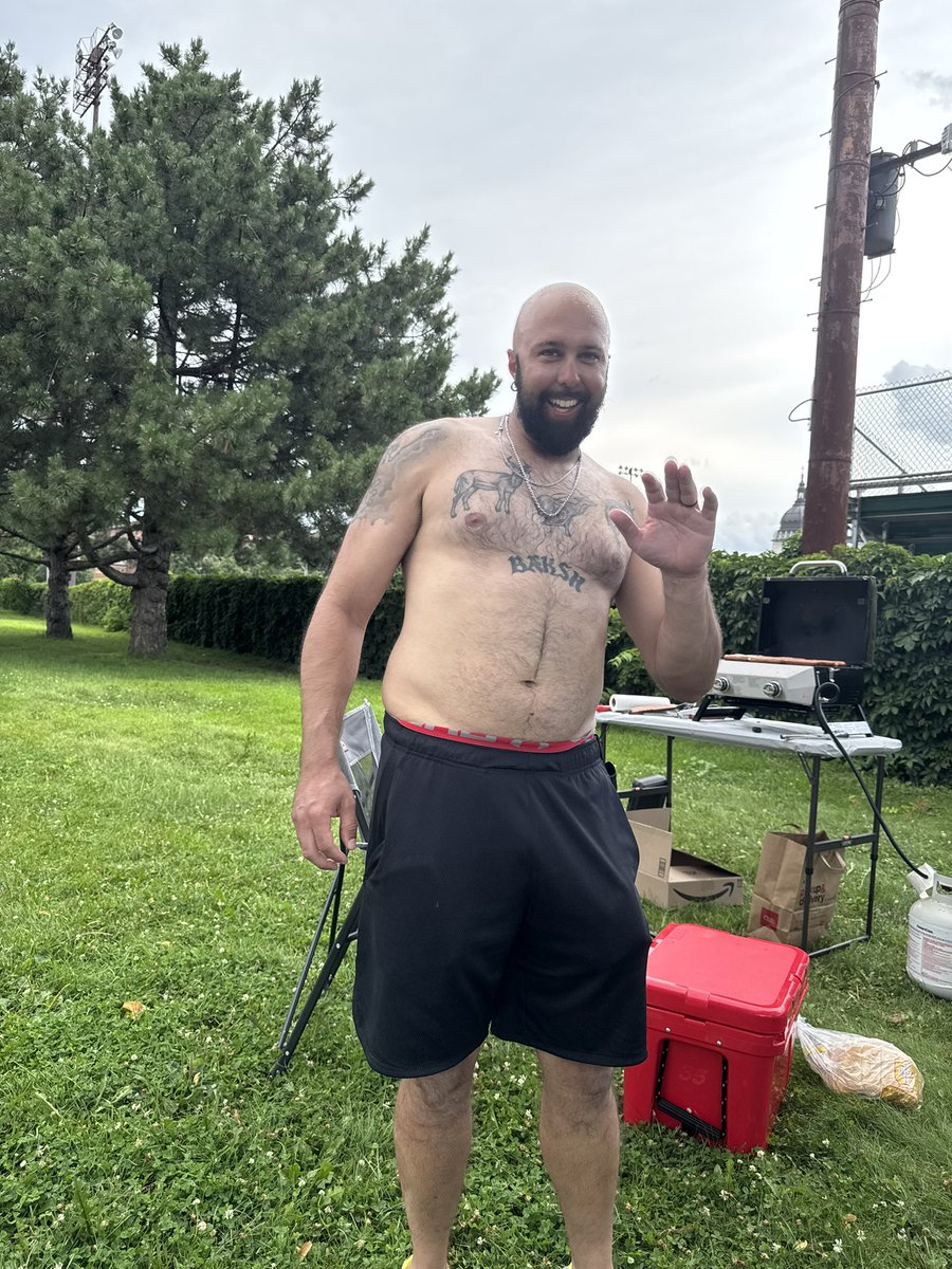 Metro_Merchants's tweet image. Merchants bounce back with a game two victory. Iron ten trudged through a hot one including ageless Joe. @DaltonMaxwell8 shoved with a CG 12 strikeout performance. Birthday boy @CrawdadMoynihan is now on the grill 🌭