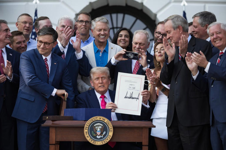 gary_graefen's tweet image. Donald Trump&apos;s &quot;One Big Beautiful Bill&quot; doesn&apos;t look so beautiful to American voters. According to a new Wall Street Journal poll, more than half of respondents oppose the president&apos;s landmark legislation.Considering the bill gives huge tax breaks to the rich, kicks up to 15…