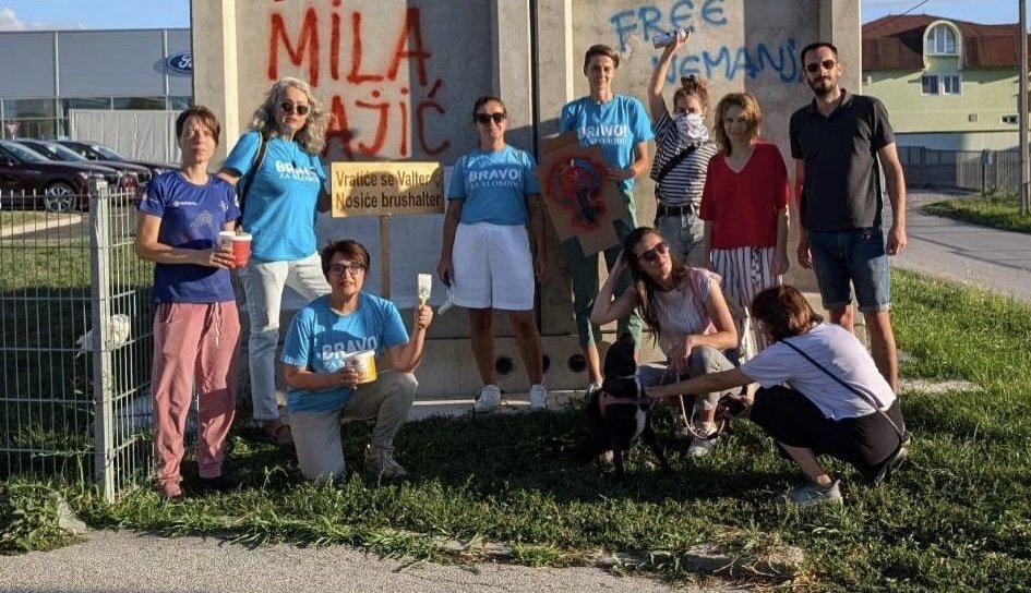 autonomijandnv's tweet image. Aktivistkinje i aktivisti napisali su na trafostanici u Novom Sadu: Mila Pajić heroina!