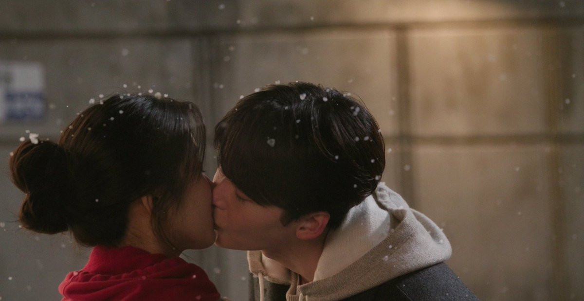 Snow settled softly on their hair and shoulders &amp; their kiss created a  universe ❣️

#LawAndTheCityEp7 #LawAndTheCity