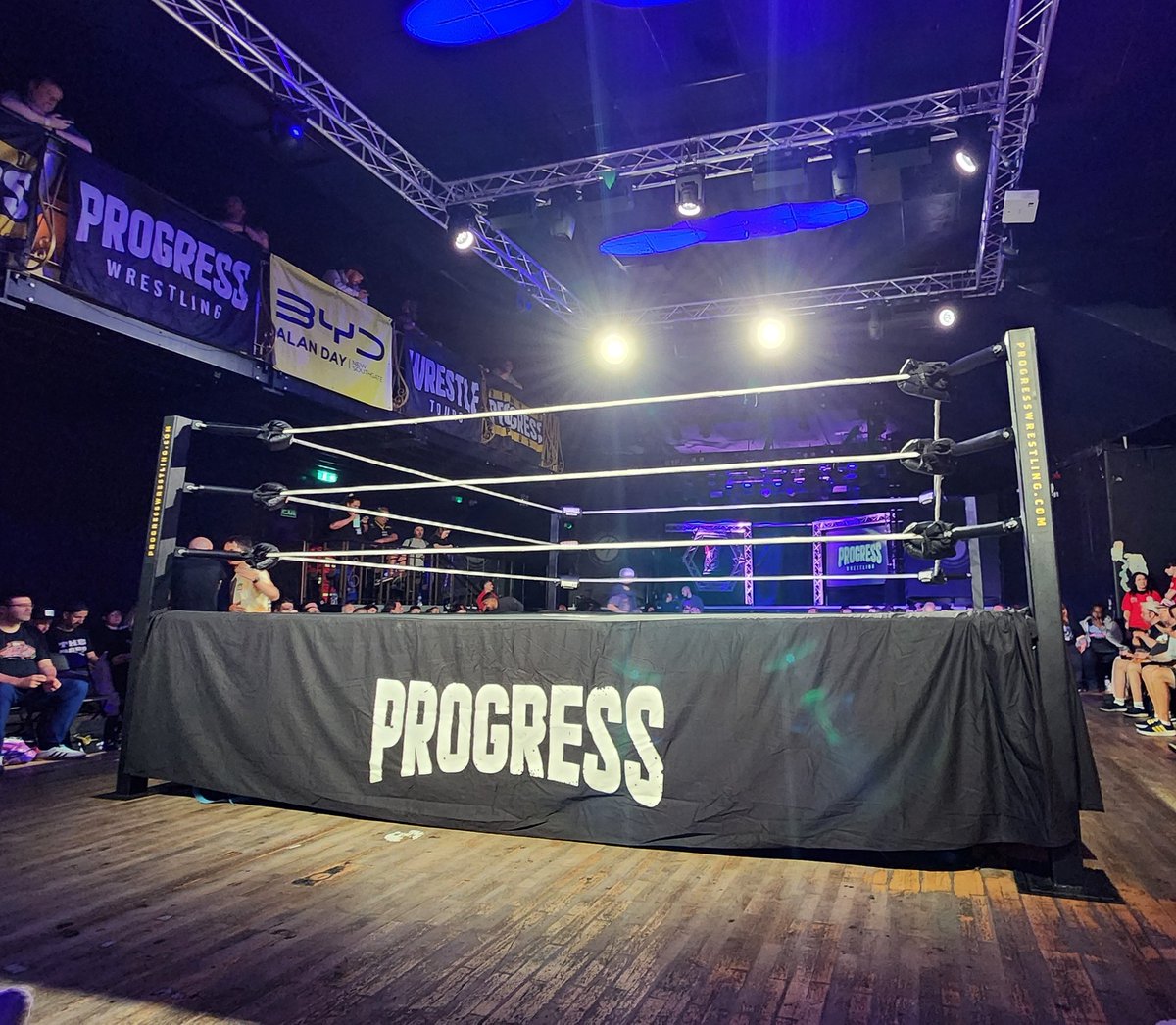 fight4ever's tweet image. Visiting England for the first time and was recommended to check out @ThisIs_Progress and was made a fan. It feels like a cousin to @FreelanceWres . Hell of a main event with the Women's 3-way. Many thanks to @AngusMaddog for his kindness and hospitality.