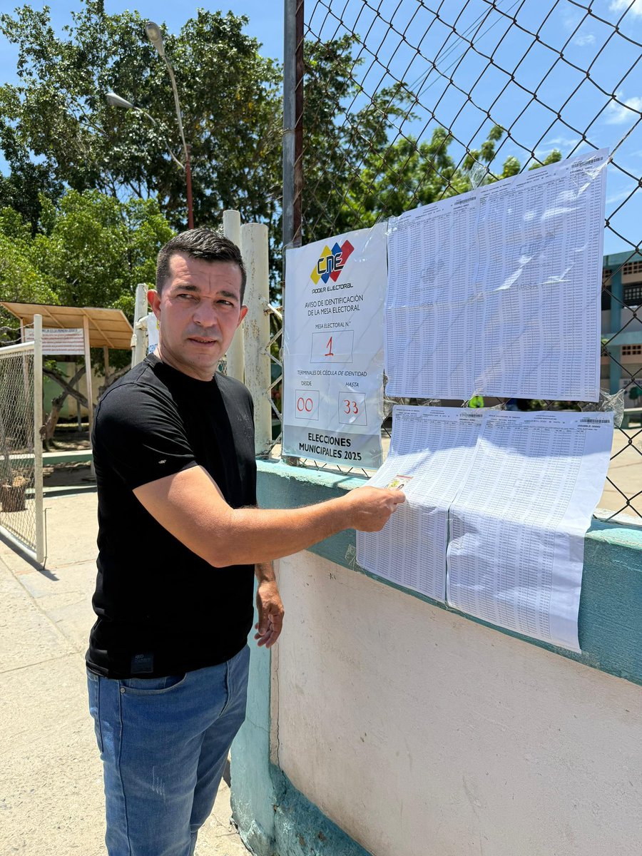 #OrienteDecide 🗳️ | Fernando Márquez, candidato opositor a la alcaldía de Cumaná, sufragó este domingo #27Jul. 

El dirigente exhortó a los votantes a ejercer su derecho al voto como vía para lograr los cambios políticos en el país.

#eleccionesmunicipales