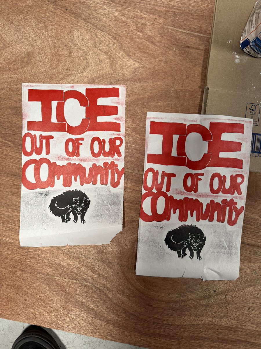 meow_maws's tweet image. Went to a poster printing workshop yesterday :3