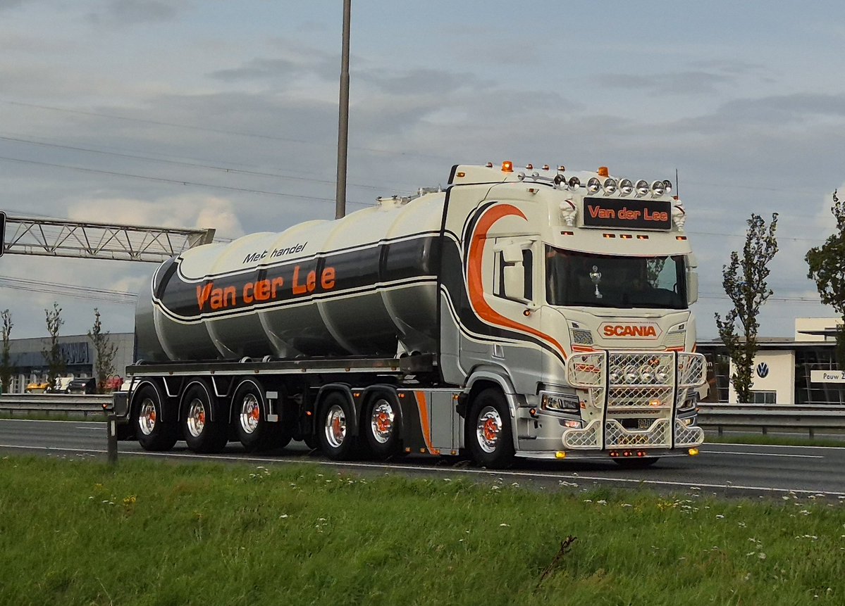 gerritwermink's tweet image. The afterparty #a28 #Zwolle #profiletruckstarfestival is aan
Met in het laatste filmpje de winnaar van 2025