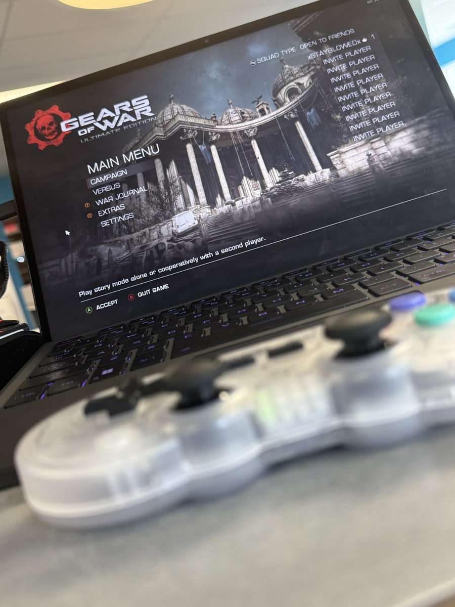 stayblowedHD's tweet image. Pc gaming so versatile this rog flow 13 inch gaming tablet/laptop come in clutch when im not at home i just keep it in my bookbag and im good to go #rogflow #pcgaming