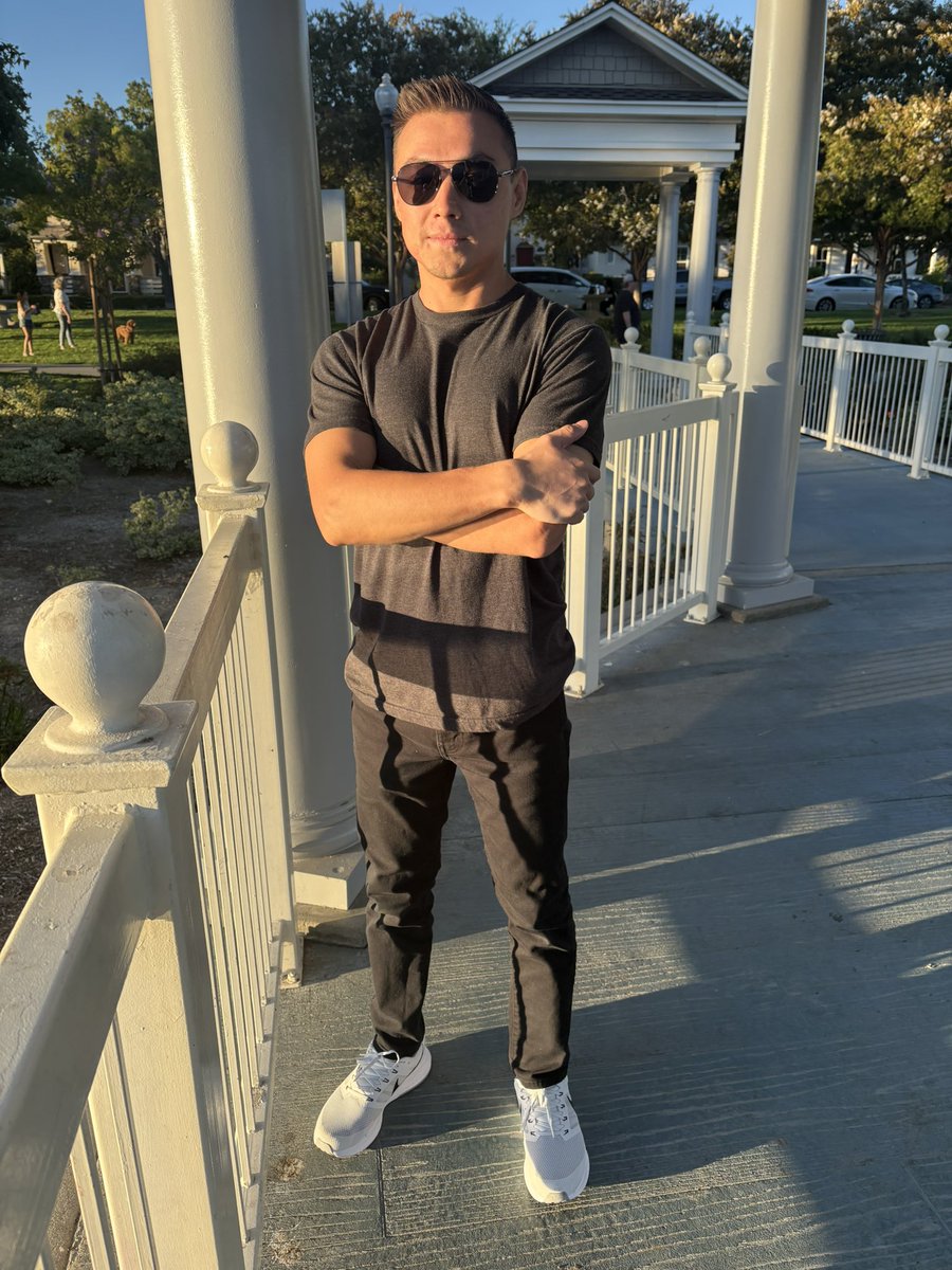 melarr98's tweet photo. I love my man 🥵 https://t.co/3gq8sLNbUh