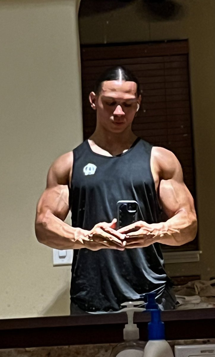 theJarielRivera's tweet image. Blasted Arms to end off the vacation 💪🏼
🌸Goodbye Hawaii 🌸