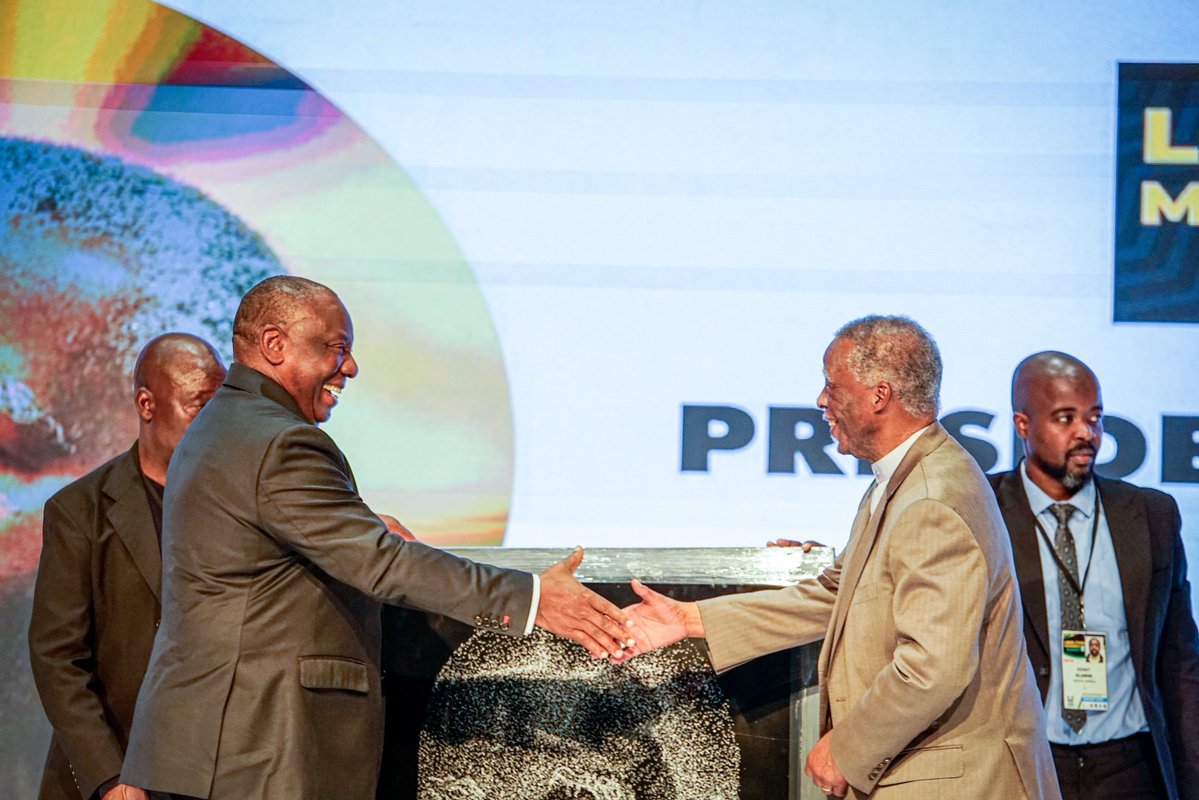 JuliRee_Mts's tweet image. President Thabo Mbeki being honoured by current leaders of various liberation movements is a fitting tribute to a man who has tirelessly pursued peace throughout Africa 🙌🏾👏🏾