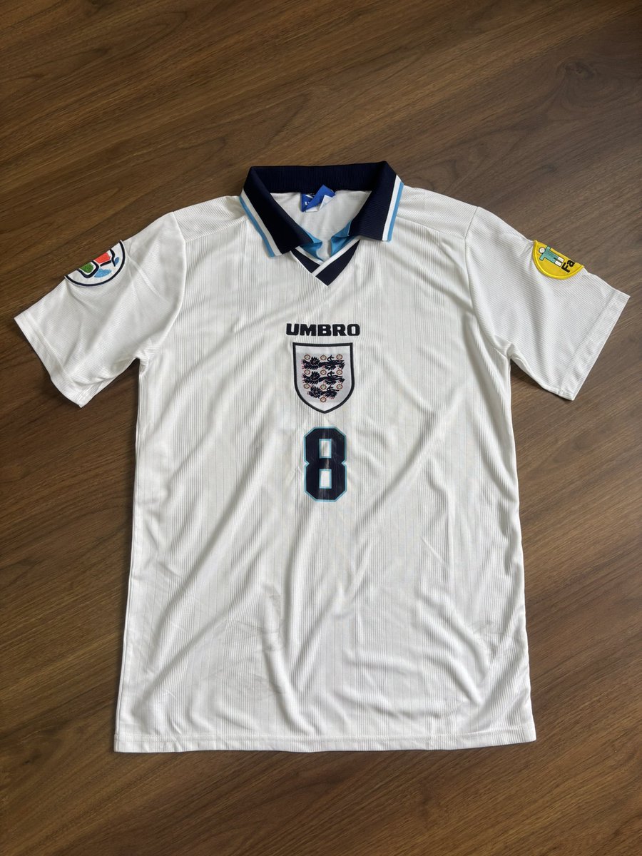 thriftedthrvds's tweet image. size: large
condition: 10/10
price: ¢200