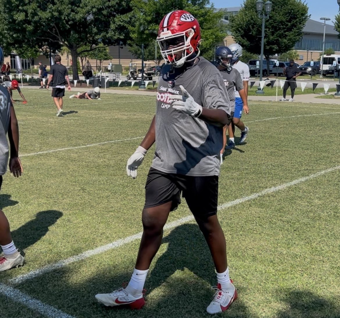 Toryclark52's tweet image. Summer grind done and most important I LEARNED a lot✅
Fall Camp 2025…… Unleashing the 🦍inside me!
Sophomore Season! # 5️⃣2️⃣
First - I know Jesus Christ 🙏🏾
🏈 - DL 3Tech & stuck in my 🧠
👨🏾🎓- Class 2028 (age 15)
📚- 3.9 GPA
✋🏾- 10.1 inches
📐- 80 inch wingspan
⚖️ Weight -…