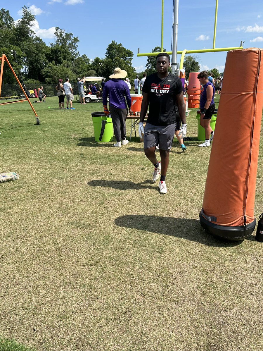 Toryclark52's tweet image. Summer grind done and most important I LEARNED a lot✅
Fall Camp 2025…… Unleashing the 🦍inside me!
Sophomore Season! # 5️⃣2️⃣
First - I know Jesus Christ 🙏🏾
🏈 - DL 3Tech & stuck in my 🧠
👨🏾🎓- Class 2028 (age 15)
📚- 3.9 GPA
✋🏾- 10.1 inches
📐- 80 inch wingspan
⚖️ Weight -…