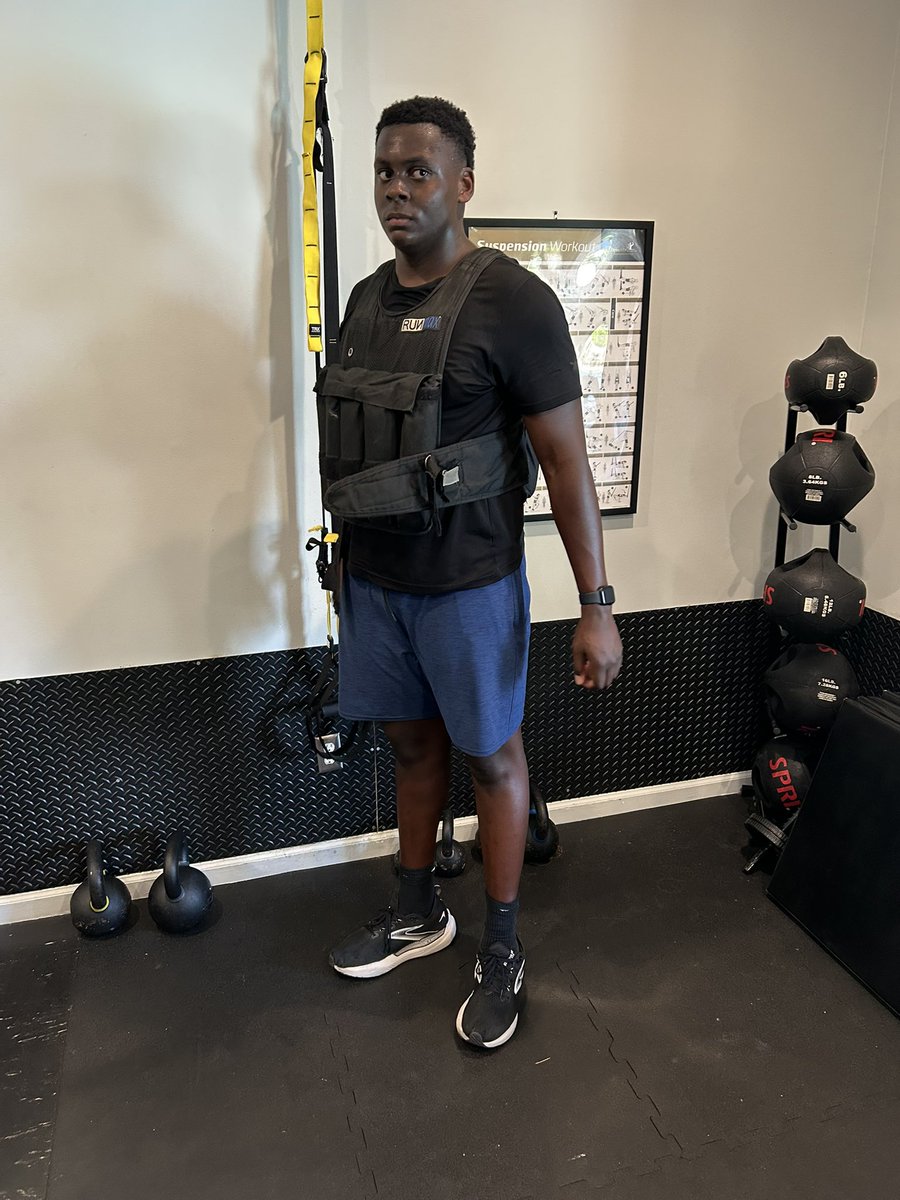 Toryclark52's tweet image. Summer grind done and most important I LEARNED a lot✅
Fall Camp 2025…… Unleashing the 🦍inside me!
Sophomore Season! # 5️⃣2️⃣
First - I know Jesus Christ 🙏🏾
🏈 - DL 3Tech & stuck in my 🧠
👨🏾🎓- Class 2028 (age 15)
📚- 3.9 GPA
✋🏾- 10.1 inches
📐- 80 inch wingspan
⚖️ Weight -…
