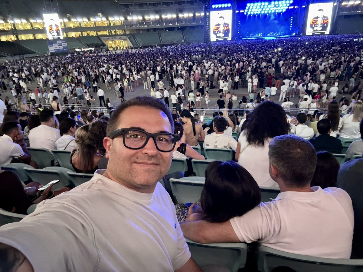 ilKinHasani's tweet image. 10 il əvvəl Avropa Oyunları-nın açılışında bu stadiondan "Burdasız?" tviti atmışdım 😀 Qəşəng linçlənmişdim 🥹