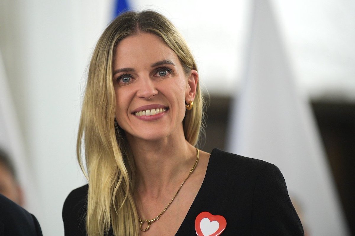 Złote dzieci Platformy Obywatelskiej, część 18.
Oto Aleksandra Gajewska- Wiceminister Rodziny, Pracy i Polityki społecznej. Posłanka z Warszawy, rocznik 1989.
W latach 2010-2019, radna Warszawy.
Od 2019, poseł.
Od 15lat żyjąca na koszt podatnika.
👇